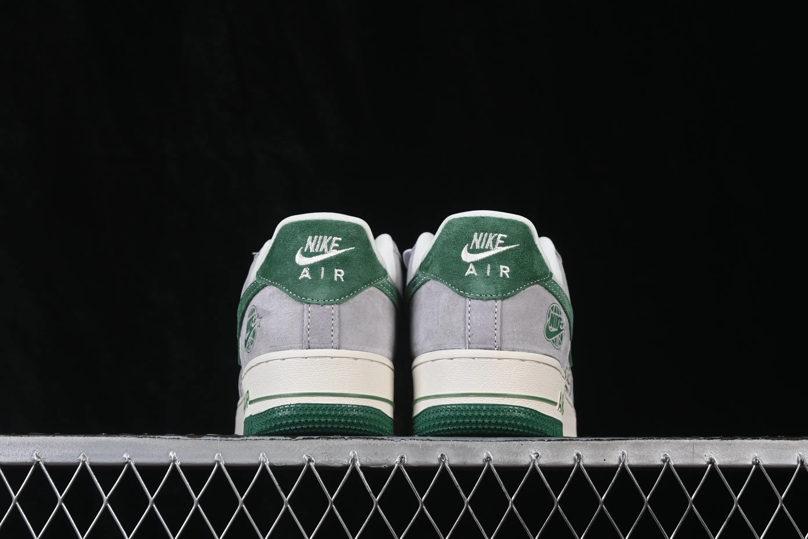 All categories Nk Air Force 1 Air Force series Nk Air Force 1 Low Air Force low-top Nike Air Force 1'07 Low gray and green full print Air Force 1 low-top casual sneakers DW8806-002